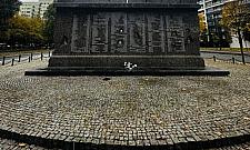 Pomnik Ofiar Rzezi Woli odrestaurowany. Przypomina o przerażającej niemieckiej zbrodni