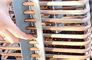 "Kradzież stulecia" na Żoliborzu. Mężczyzna w kominiarce rozmontowywał chłodziarkę