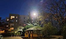 Najlepiej oświetlony dach śmietnika na Żoliborzu