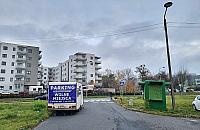 Porządki na Elbląskiej. Śmietnik się skończył, parking pozostał