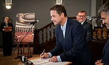 Trzaskowski czeka na... Rolling Stones. Warszawiacy na kanalizację, tramwaje, szkoły i baseny