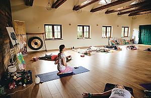 Sposób na przemęczenie i brak energii? Pozytywne dźwięki mis i gongów