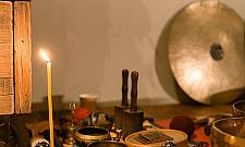 Sposób na przemęczenie i brak energii? Pozytywne dźwięki mis i gongów