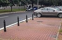 Coraz mniej miejsc parkingowych na Woli. Wciąż znikają kolejne
