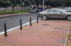 Coraz mniej miejsc parkingowych na Woli. Wciąż znikają kolejne