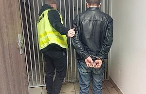 W środku nocy przechodził przez ulicę. Trafi za kraty na trzy lata?