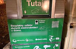 Kot wrzucony do kontenera. Takiej akcji ekopatrol jeszcze nie miał