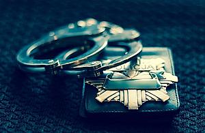 Jak w sensacyjnym filmie. "Policjant" instruował seniorkę, żeby oddała oszczędności