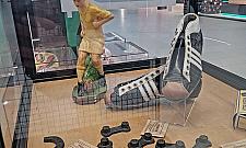 Jak wyglądały najstarsze piłki i pierwsze korki? Piłkarski świat w Galerii Północnej