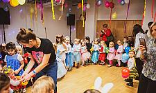 Karnawałowy bal przebierańców. Dziecięca "podróż dookoła świata"