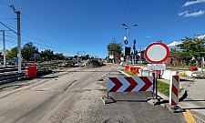 Likwidują miejsca parkingowe przy przystankach kolejowych