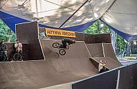 Ogromny zadaszony skatepark z parkiem trampolin na Bemowie?