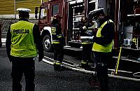 Przebił barierki, spadł z wiaduktu na nowe tory tramwajowe