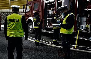 Przebił barierki, spadł z wiaduktu na nowe tory tramwajowe