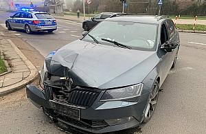 Pijany uderzył w słup. Kierowca w areszcie, samochód skonfiskowany