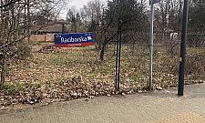 Rodzice zaalarmowani. "Na celowniku" żółty samochód