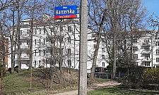 Nowe lampy w parku. Gdzie zniknęły tabliczki z historyczną nazwą?