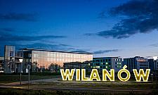 Warszawa pokochała neony. Czas na Targówek?