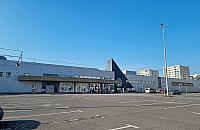 Znana sieć otworzy hipermarket w hali Tesco