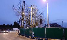 Krzyż stoi tu od pokoleń. Mieszkańcy boją się o jego los