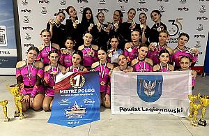 Młode cheerleaderki z Legionowa z pękiem medali