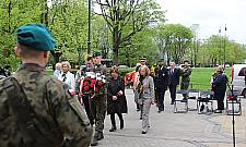 Upamiętnili wyzwolenie ponad 1700 Polek. Uroczystości na placu Inwalidów