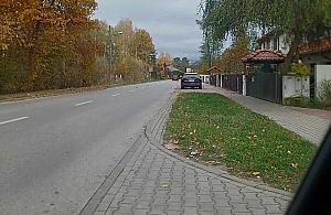 Podwójna ciągła na Wałuszewskiej? Ratusz nie widzi potrzeby