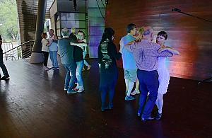 Darmowe zajęcia z tańca towarzyskiego w amfiteatrze na Jelonkach