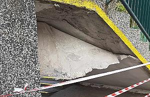 Szkolne schody w rozsypce. Czy ktoś je naprawi?