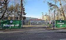 Boisko do koszykówki z minitrybuną?