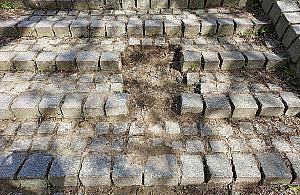 Te chodniki kompromitują gospodarza. Będzie remont z budżetu obywatelskiego?