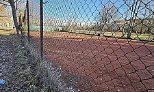 Boisko na osiedlu Przyjaźń pozostanie stare i brzydkie