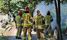 Śmietnik się pali? To nie jest śmieszne. Dzwoń po straż!