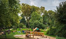 Boso po kamykach. Wkrótce powstanie naturalny plac zabaw na Białołęce