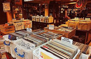 Jesienne wieczory z kryminałem. Szukaj w Antykwariacie Grochowskim