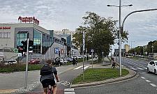 Piesi kontra rowerzyści na Broniewskiego. Będzie bezpieczniej?