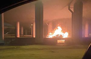 Auto stanęło w płomieniach. Strażacy na Wisłostradzie