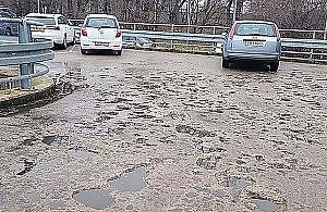 Katastrofalny stan parkingu przy przychodni na Milenijnej