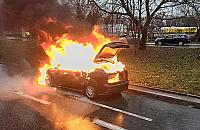 Samochód spłonął na Maczka. Kierowca zdążył wyjść