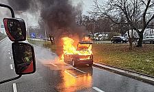 Samochód spłonął na Maczka. Kierowca zdążył wyjść