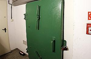 Schron powróci do bemowskiego ratusza. Kto z niego skorzysta?