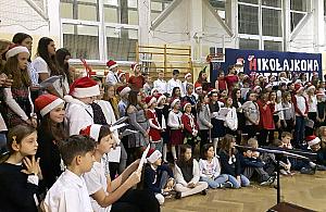 Rozśpiewana i roztańczona szkoła zaprasza na magiczne Mikołajki