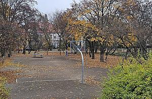 Na placu Lelewela bywa za głośno. Cisza kosztuje zbyt drogo