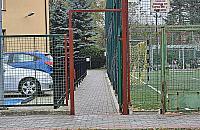 W�skie przej�cie do szko�y przyczyn� wielu kolizji
