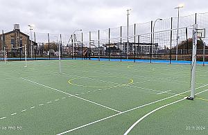 Boisko przy Ostródzkiej po metamorfozie. Co zyskali młodzi mieszkańcy?