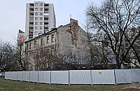 Rudera przy Modlińskiej do wyburzenia. Tak się marnuje pieniądze podatników