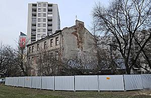 Rudera przy Modliskiej do wyburzenia. Tak si marnuje pienidze podatnikw