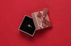 Pierścionek na prezent - jaki wybrać?