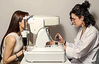 Czy test na astygmatyzm można zrobić podczas standardowego badania wzroku?