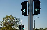 Bezpieczniejsze przejście przy przystanku Pirenejska 02? Nieprędko